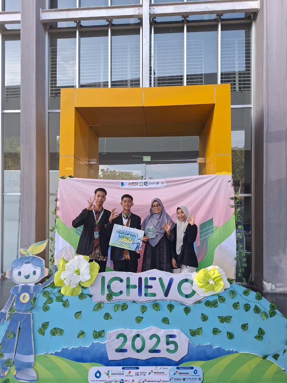 Tim Riset MAN 3 KOTA PEKANBARU Raih Juara Harapan 1  Kompetisi NIPRO ITS