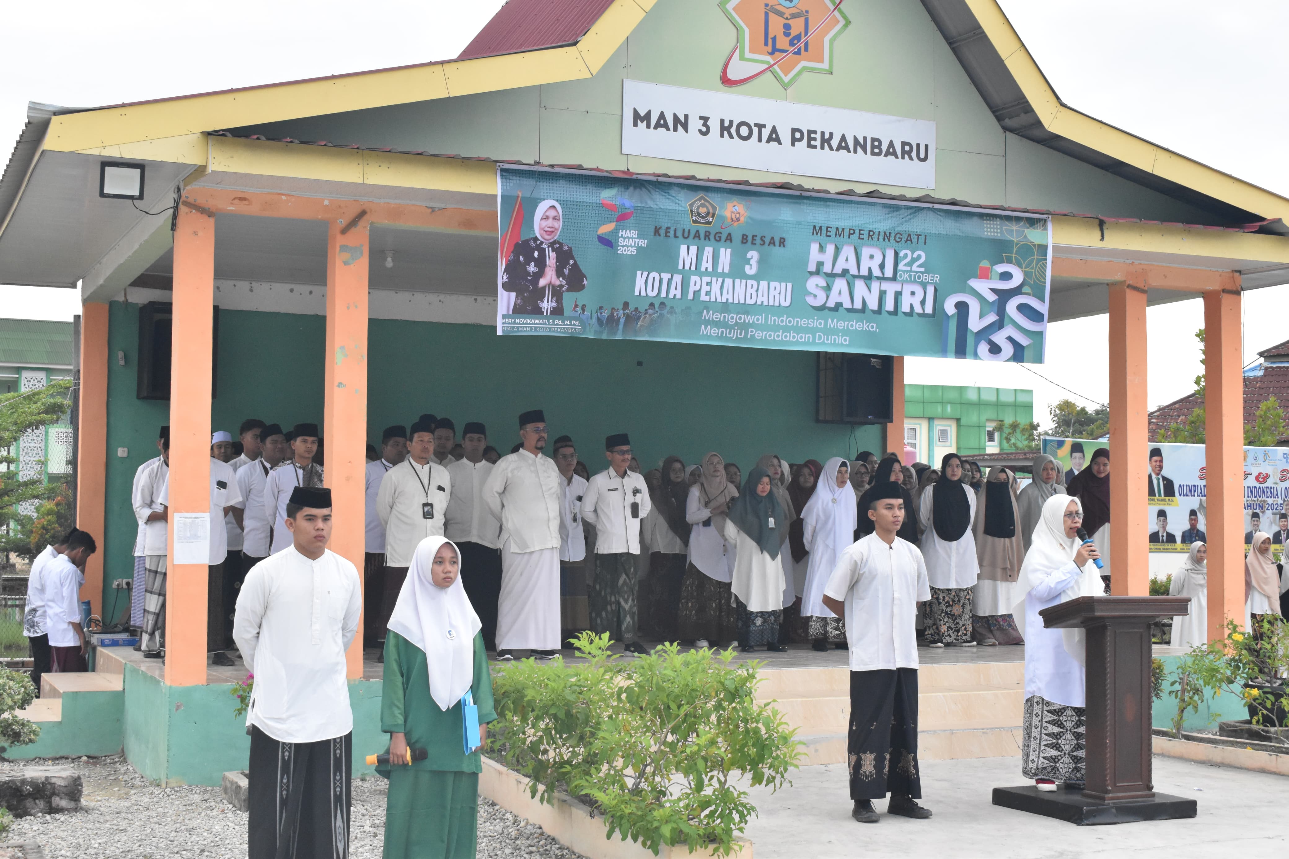Peringati Hari Santri 2025, MAN 3 Kota Pekanbaru Gelar Apel Pagi