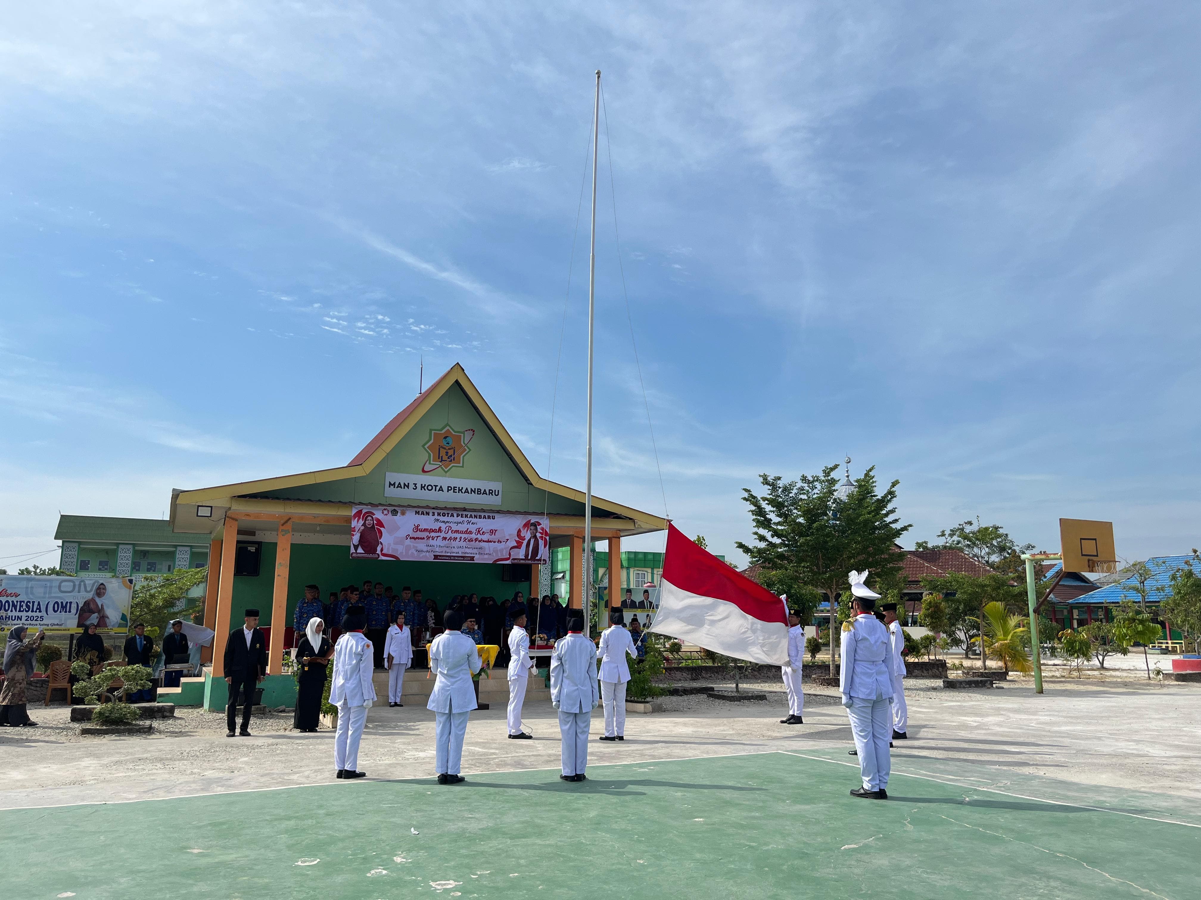 MAN 3 Kota Pekanbaru Gelar Upacara Sumpah Pemuda Penuh Khidmat dan Nasionalisme