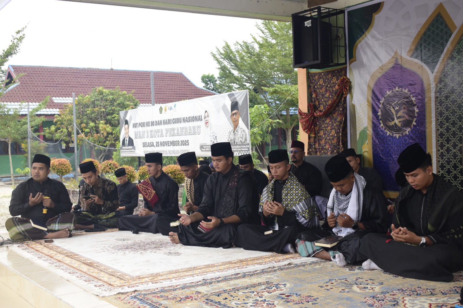 MAN 3 Pekanbaru Laksanakan Khotmul Qur’an: “Khatam Bukan Titik Akhir, Tapi Langkah Awal Masa Depan”