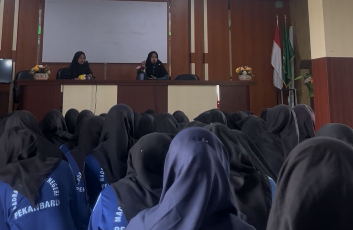 Lewat Keputrian, MAN 3 Pekanbaru Ajak Siswi Perindah Kata dan Perilaku