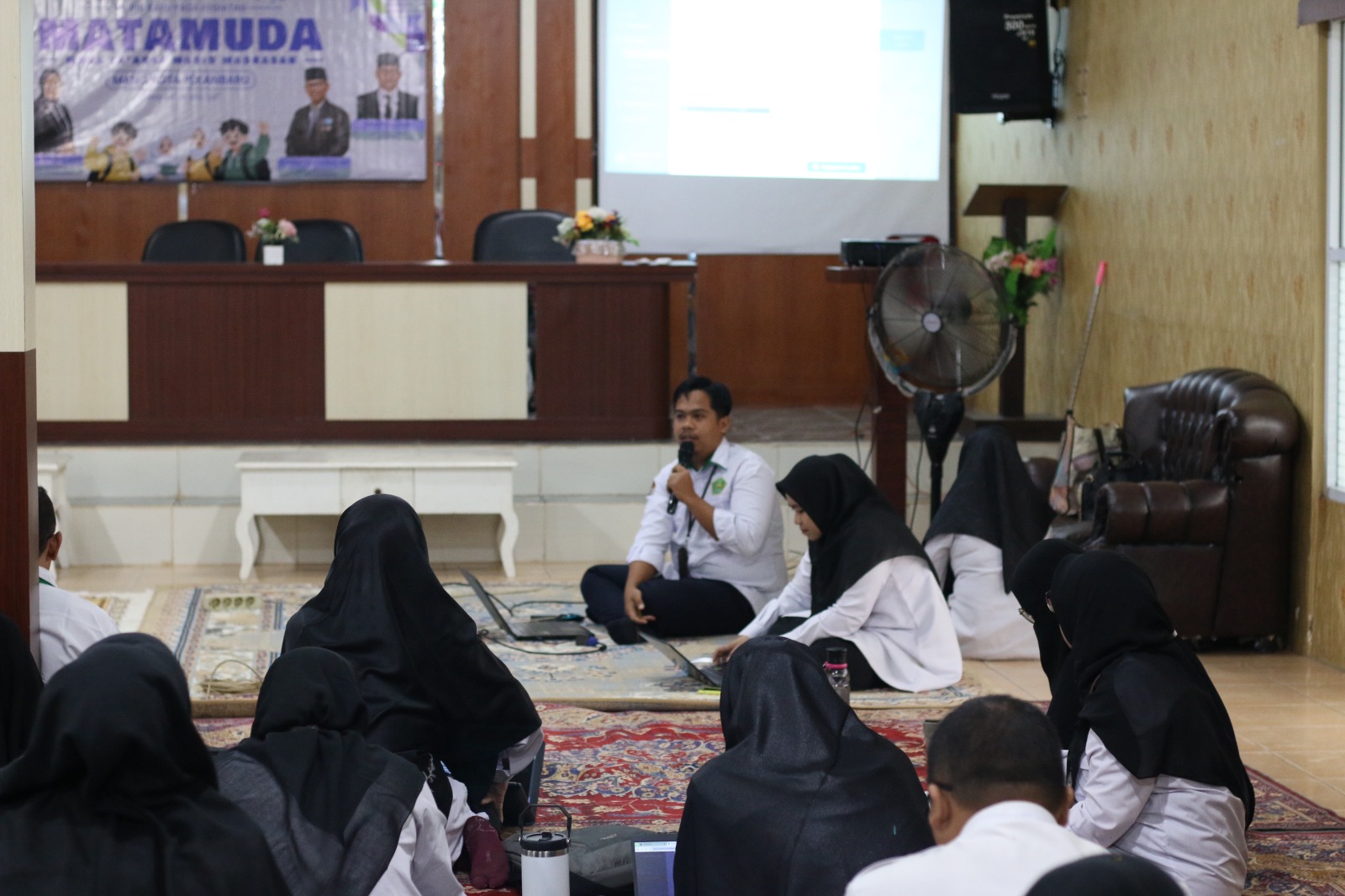 Percepat Transformasi Digital, MAN 3 Kota Pekanbaru Sosialisasikan Super Aplikasi kepada Guru