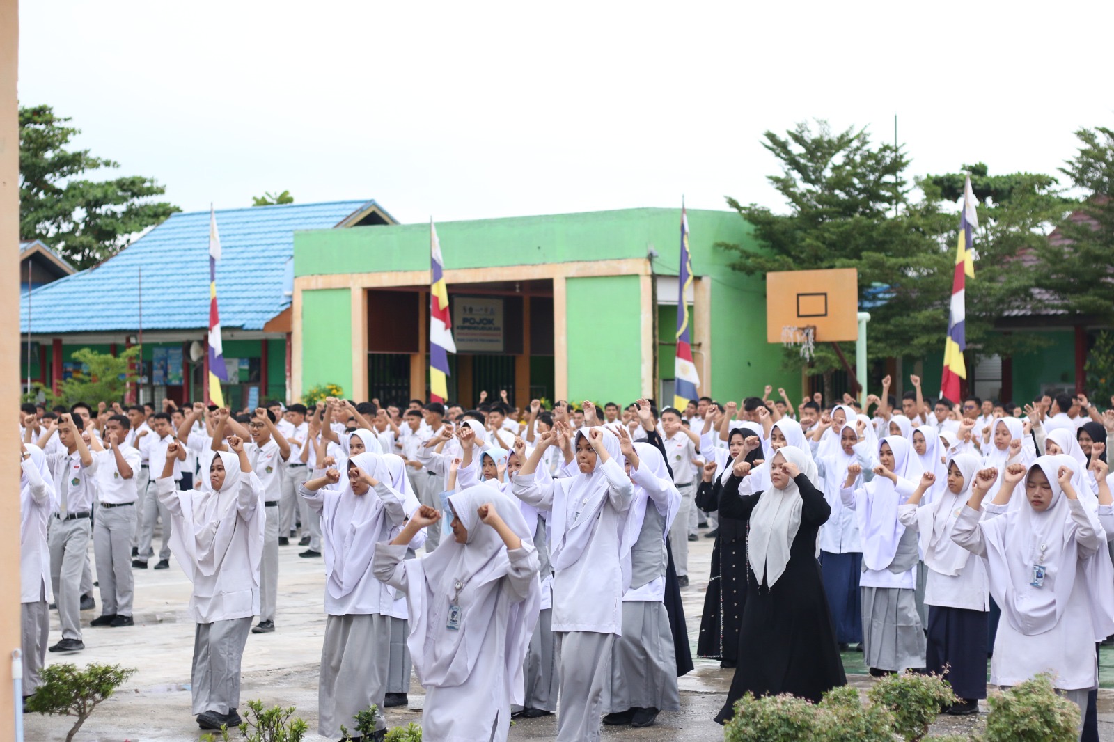 Bangun Budaya Hidup Sehat, Seluruh Murid MAN 3 Kota Pekanbaru Ikuti Senam Ceria