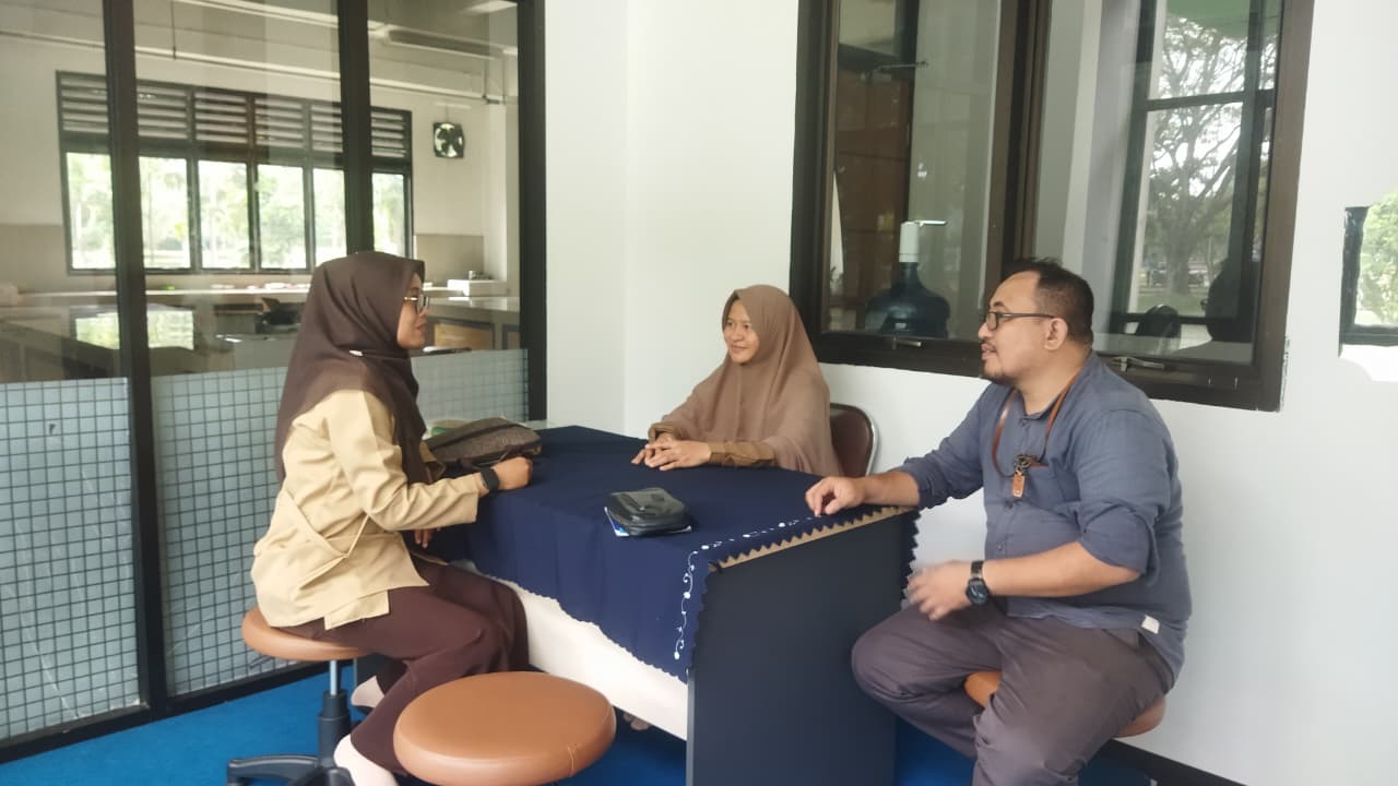 MAN 3 Kota Pekanbaru Optimalkan Program Riset melalui Diskusi Bersama Ketua Laboratorium UIN Suska Riau