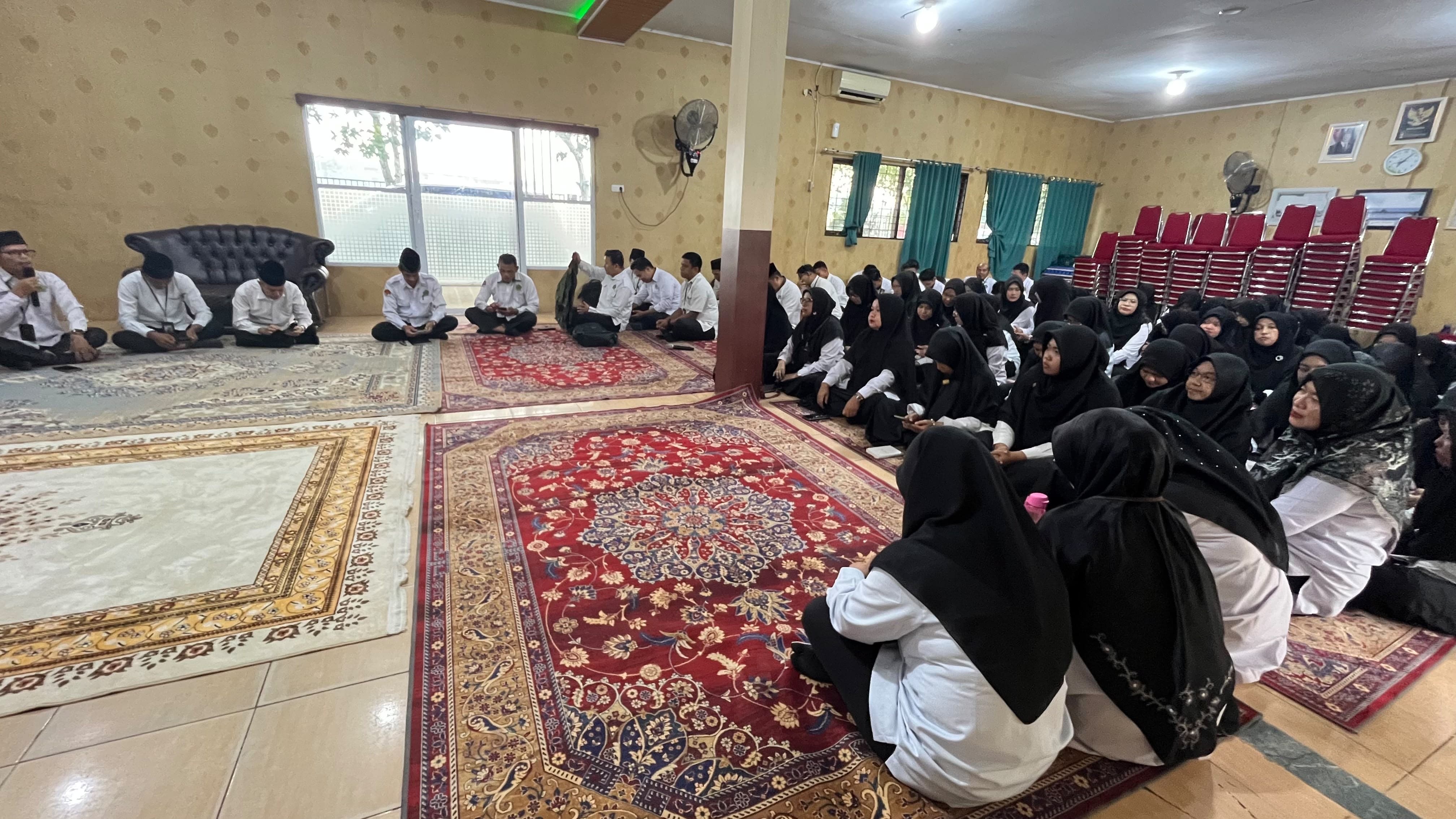 Rapat Evaluasi GTK, MAN 3 Kota Pekanbaru Teguhkan Komitmen Menuju Madrasah Gemilang
