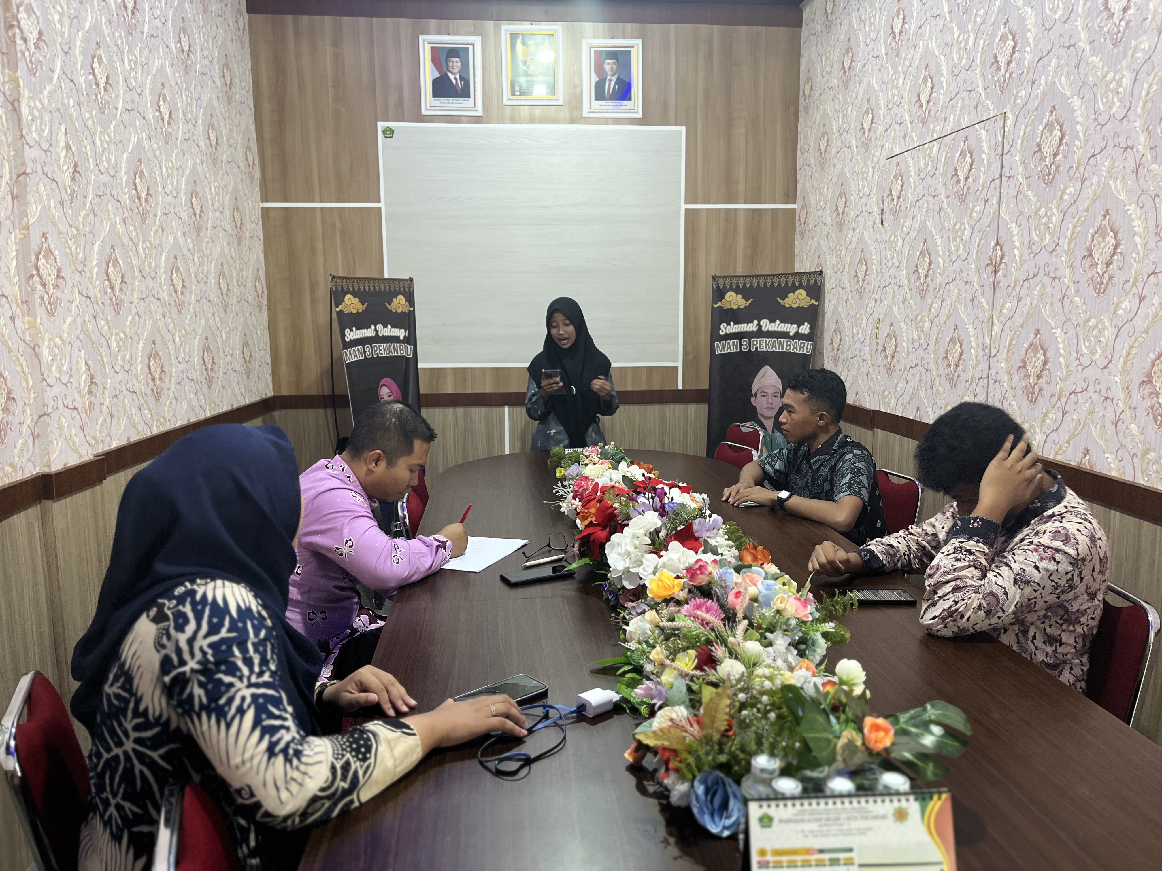 MAN 3 Kota Pekanbaru Matangkan Persiapan Delegasi National Schools Debating Championship