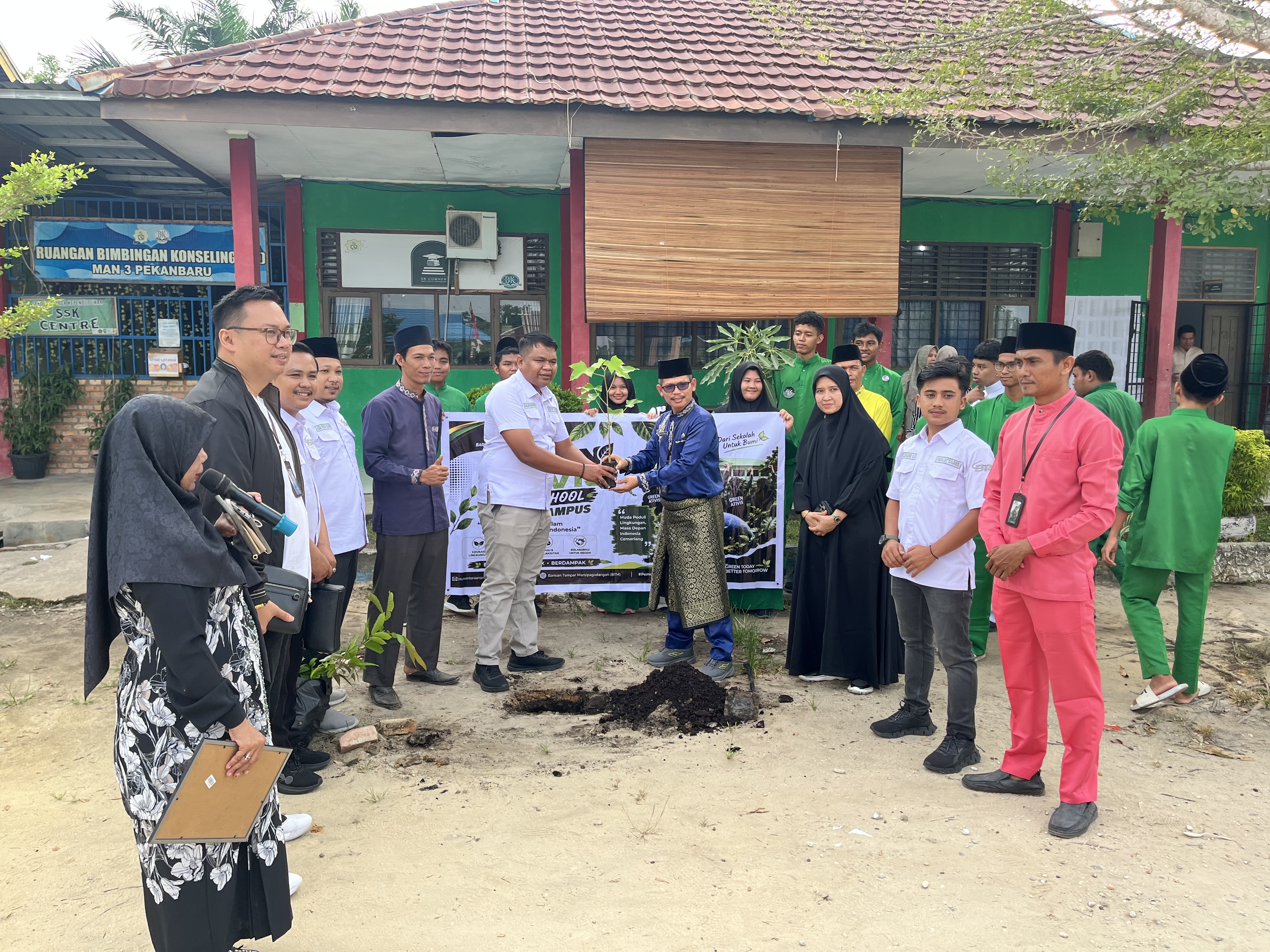 Green Activist Goes to School Hadir di MAN 3, Murid Diajak Jaga Kelestarian Lingkungan