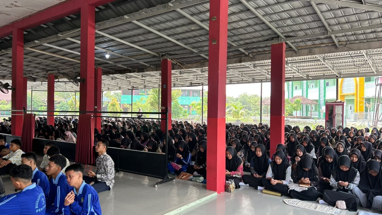 MAN 3 Kota Pekanbaru Peringati Hari Kesaktian Pancasila Dengan Yasin dan Doa Bersama